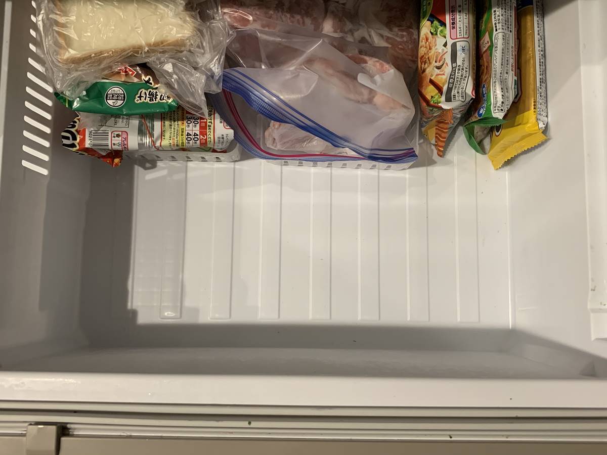 お弁当を保存する前の冷凍庫